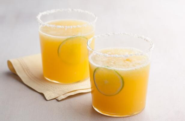 Алкогольный коктейль с апельсиновым соком