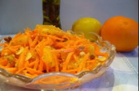 Сладкий витаминный салат из моркови и апельсинов с миндалём